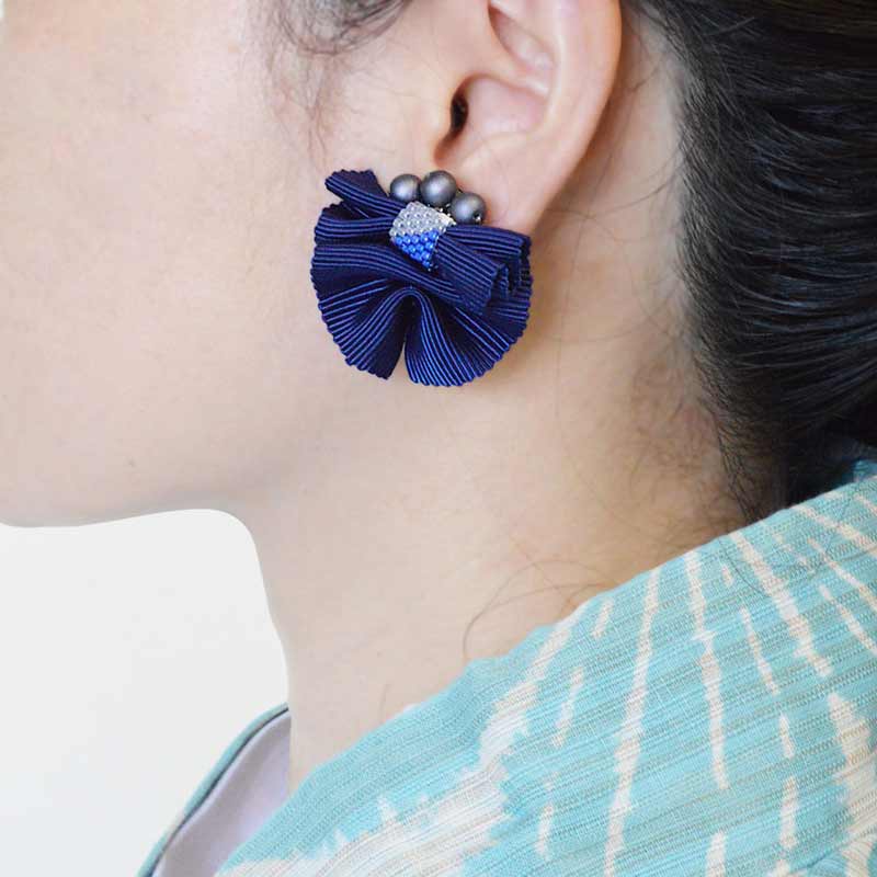 紺瑠璃の耳飾り