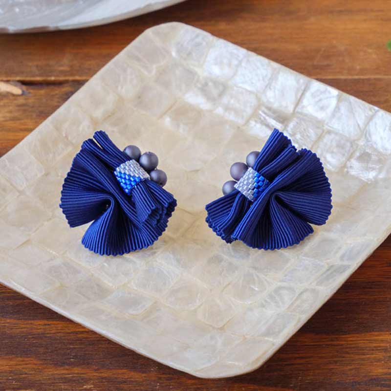 紺瑠璃の耳飾り