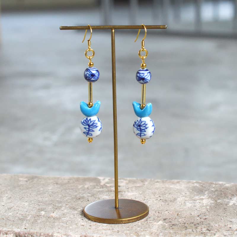 青花ピアス