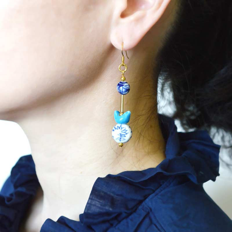 青花ピアス