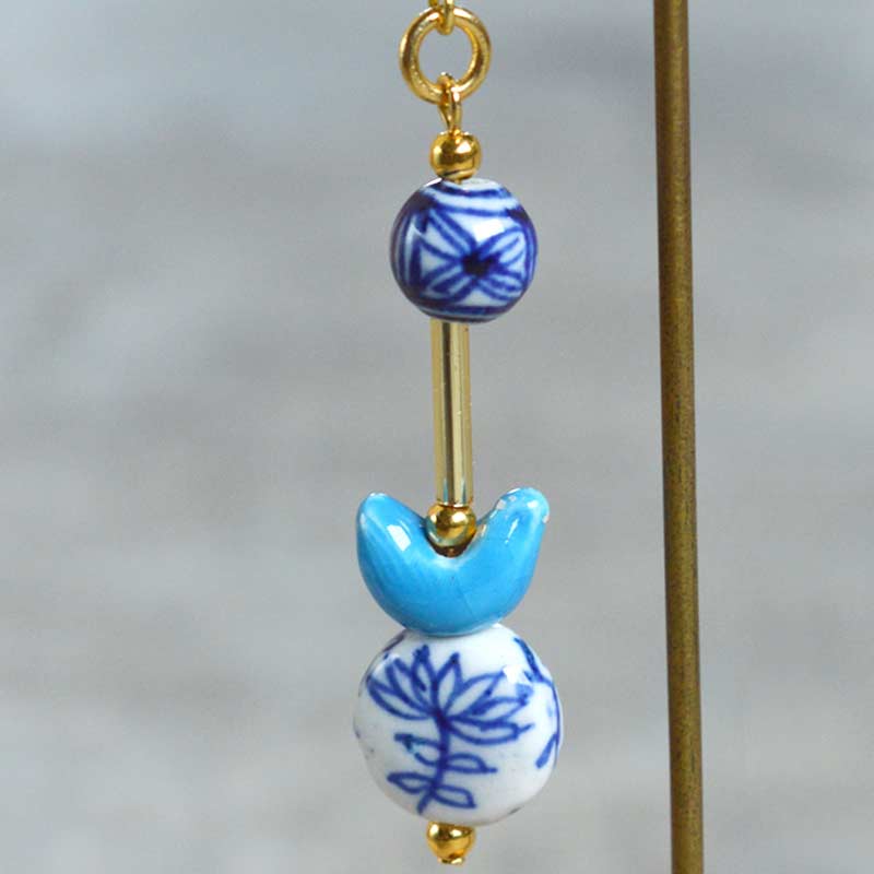 青花ピアス
