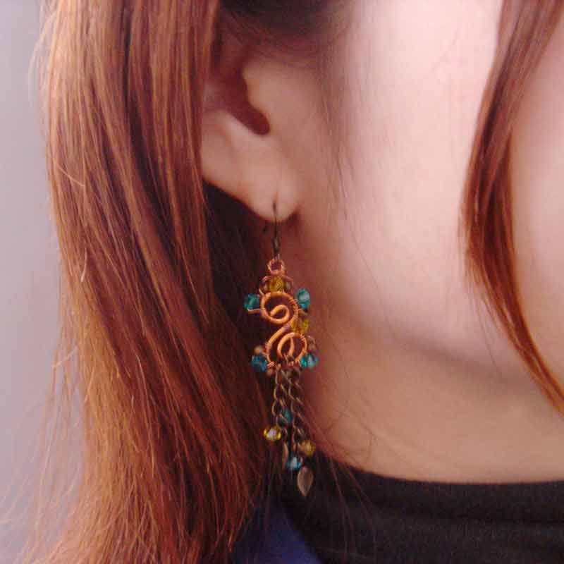 ぐるぐるワイヤーのピアス