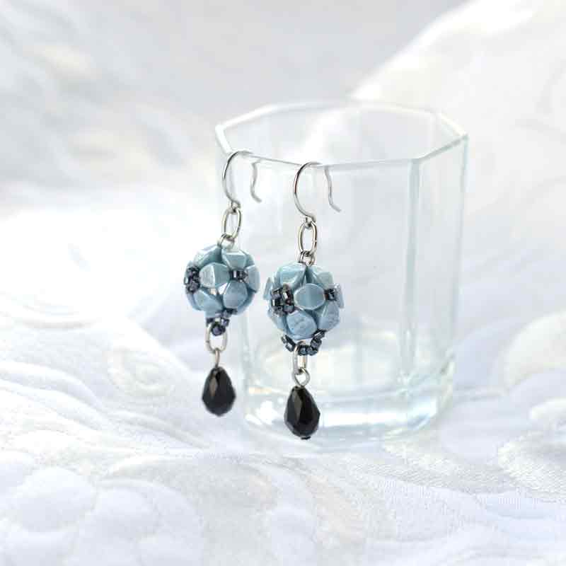 ピンチビーズのボールピアス