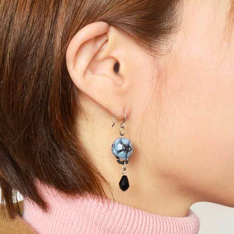 ピンチビーズのボールピアス