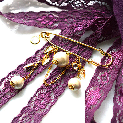 ハンドメイドの無料レシピ「コットンパールとコンポーネントのファッションピン」