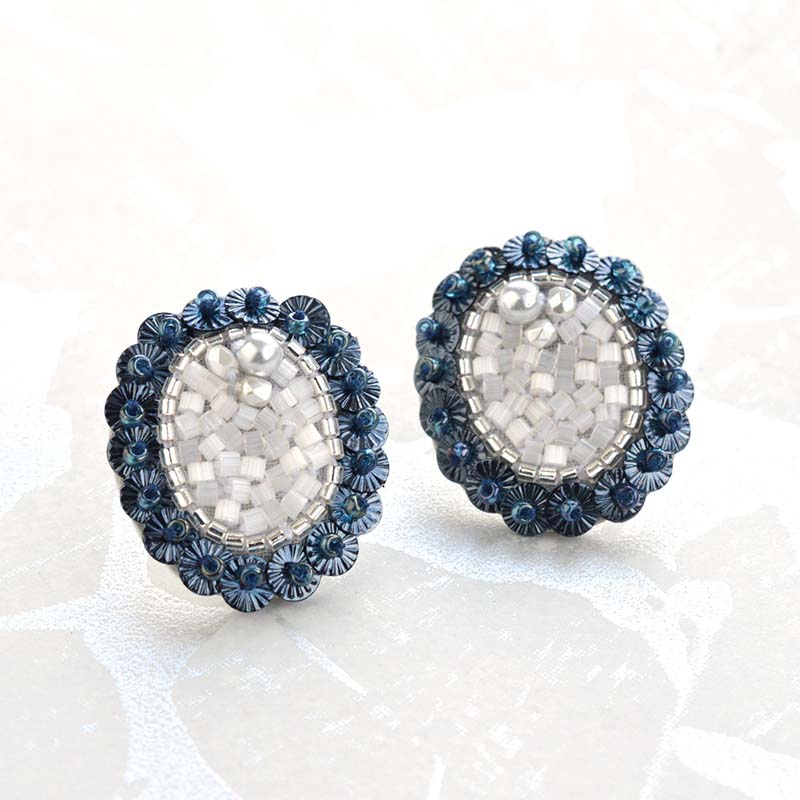 オーバルピアス