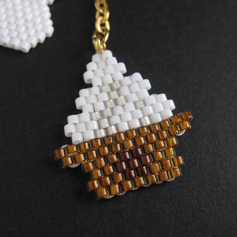 シェイプドステッチで作るお月見チャーム