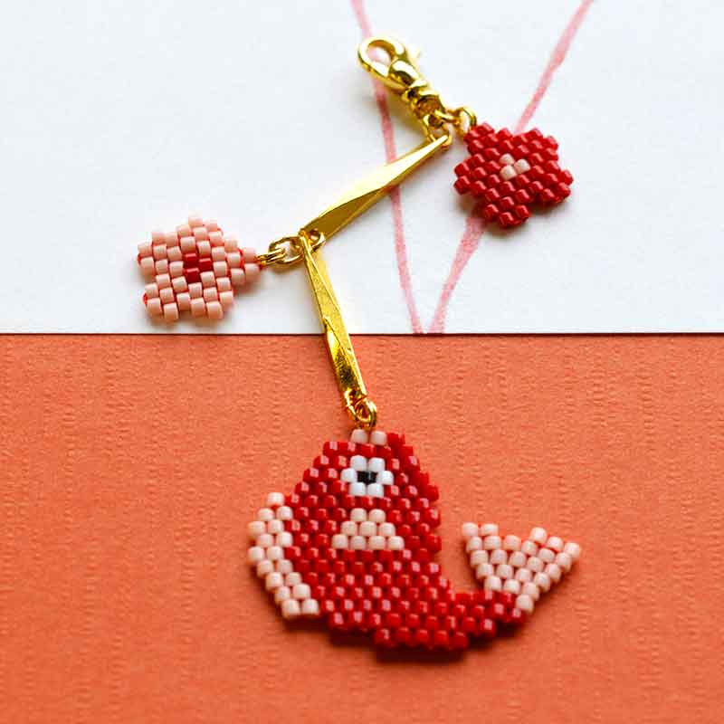 シェイプドステッチで作る新春チャーム