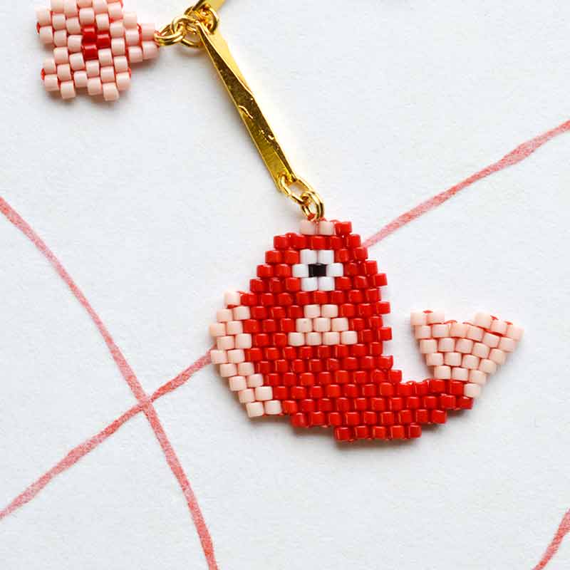 シェイプドステッチで作る新春チャーム