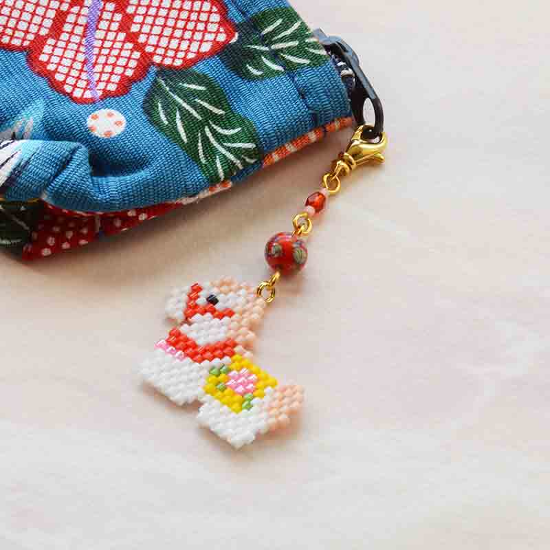 シェイプドステッチで作る干支チャーム(開運白馬)