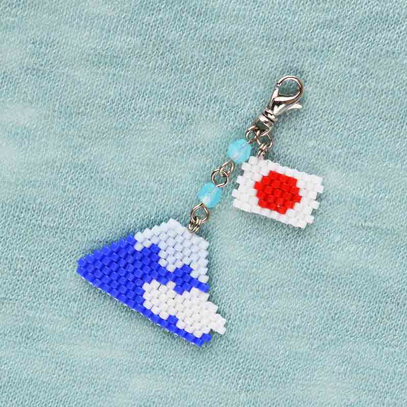シェイプドステッチで作る富士山と国旗チャーム
