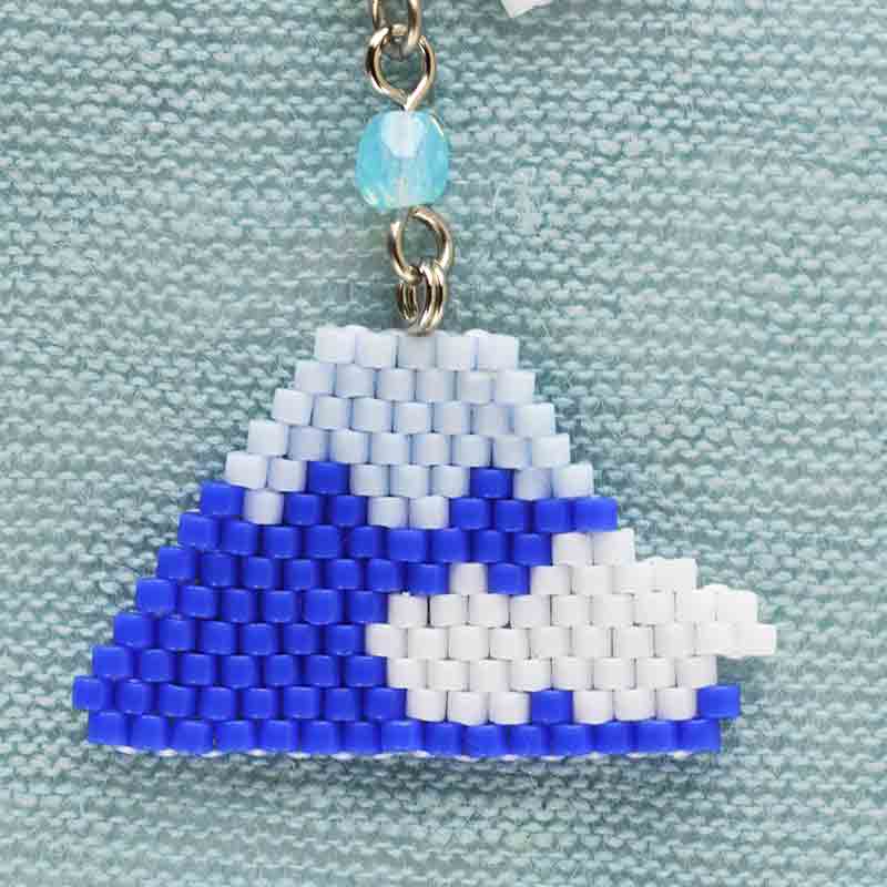 シェイプドステッチで作る富士山と国旗チャーム