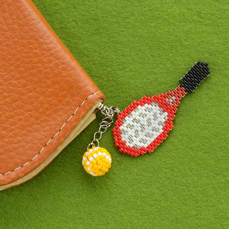 テニスボールとラケットのチャーム