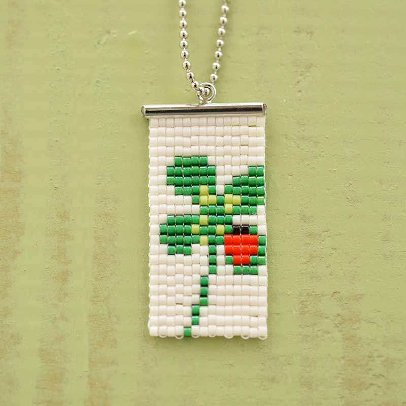 デリカビーズ織りのクローバーチャーム
