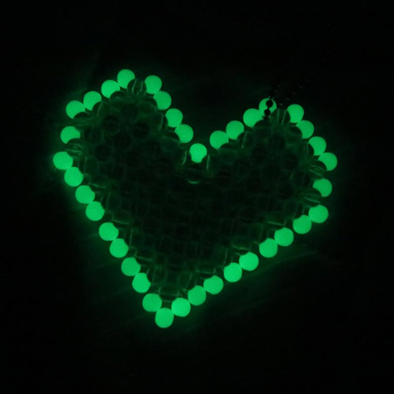 蓄光ビーズのビッグハートチャーム