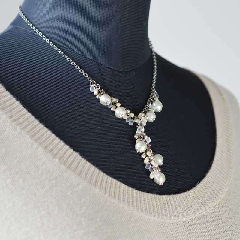 ロングドロップとコットンパールのネックレス