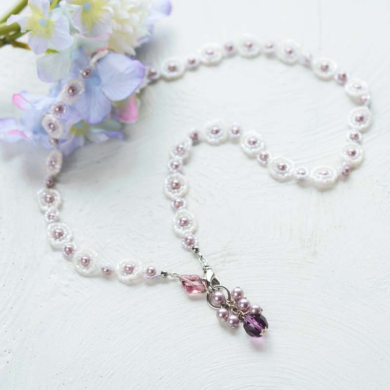 デージーステッチのパープルネックレス