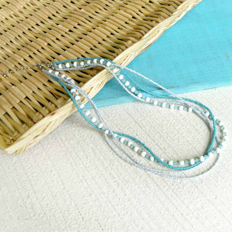 ホワイトモザイクの空色4連ネックレス