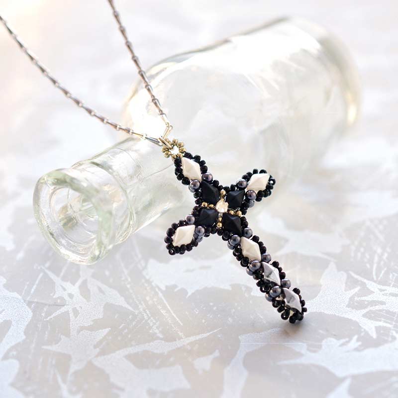 リバーシブル・ロングクロスのチェーンネックレス