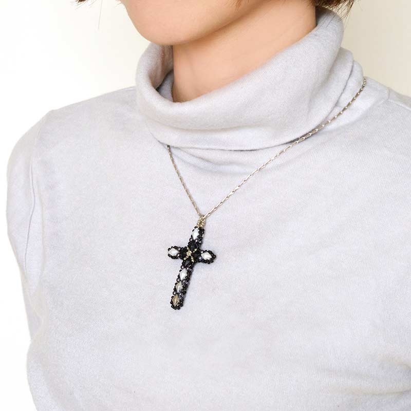 リバーシブル・ロングクロスのチェーンネックレス