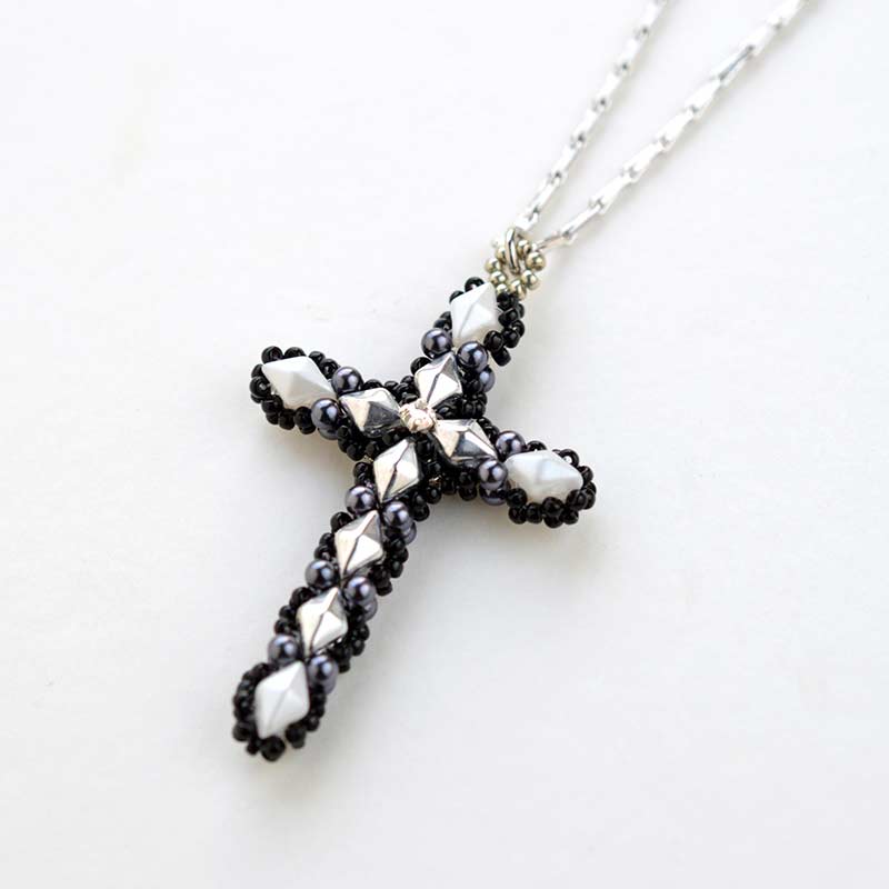 リバーシブル・ロングクロスのチェーンネックレス