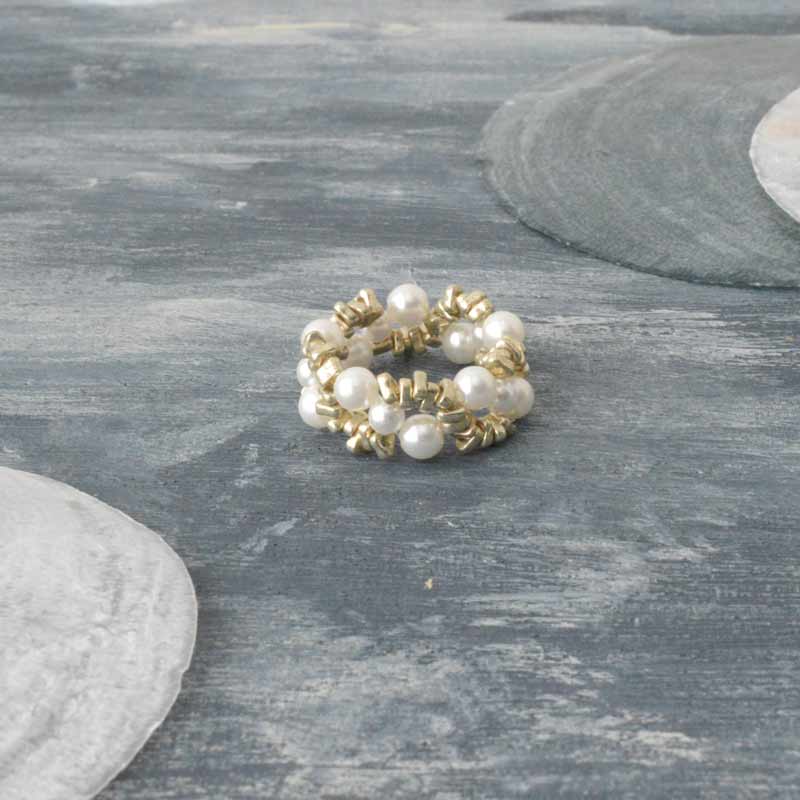 テグス編みで作る ウェーブストライプのビーズリング