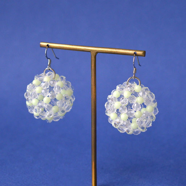 ハンドメイドの材料紹介「「蓄光ビーズボールのピアス」の材料」