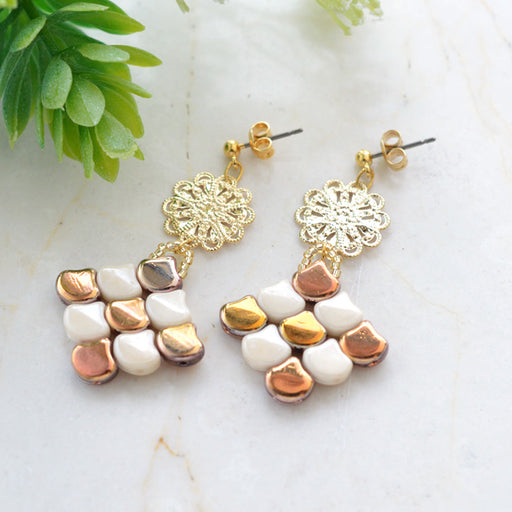 ハンドメイドの材料紹介「「ギンコデュオビーズの人魚のうろこピアス（ゴールド)」の材料」