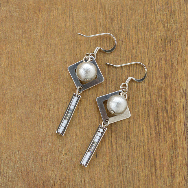 ハンドメイドの材料紹介「「デリカビーズフレームのピアス（シルバー）」の材料」