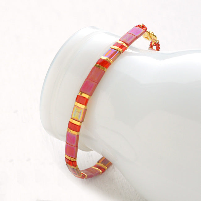 ハンドメイドの材料紹介「「ティラビーズのファインカラーブレス（金具タイプ）赤系」の材料」