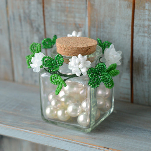 ハンドメイドの材料紹介「「スクエアボトルに飾るクローバー」の材料」