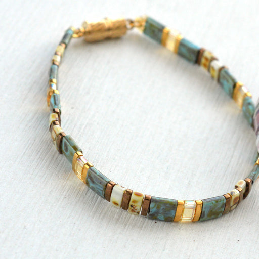 ハンドメイドの材料紹介「「ティラビーズのファインカラーブレス（金具タイプ）ターコイズ」の材料」