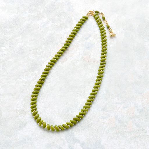 ハンドメイドの材料紹介「「カリビーズのショートネックレス（グリーン）」の材料」