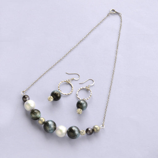 ハンドメイドの材料紹介「「宇宙ビーズのセットアクセサリー(ブルー系)」の材料」