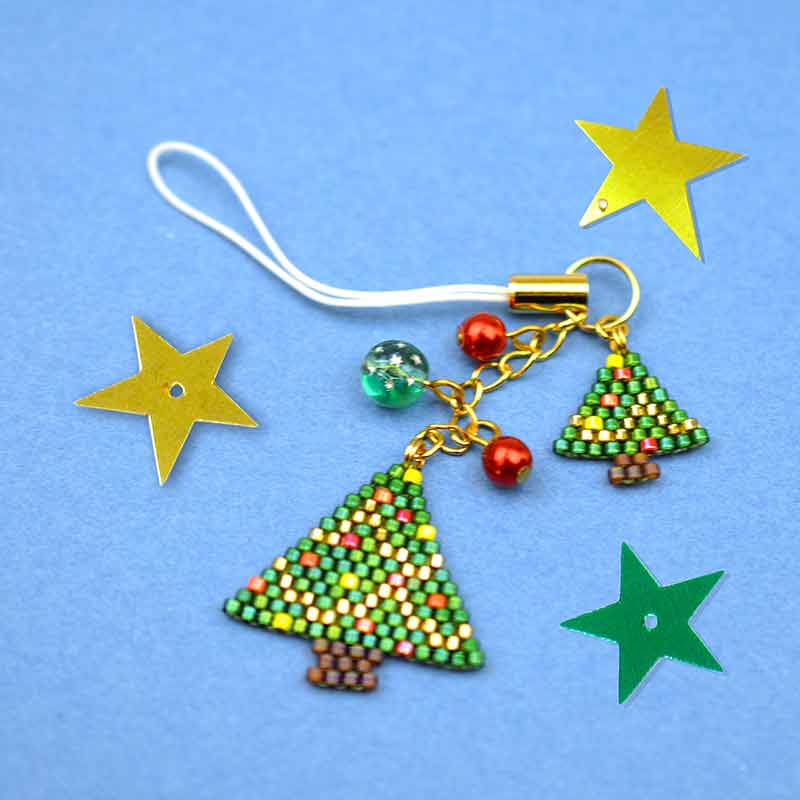 シェイプドステッチで作るクリスマスツリーストラップ