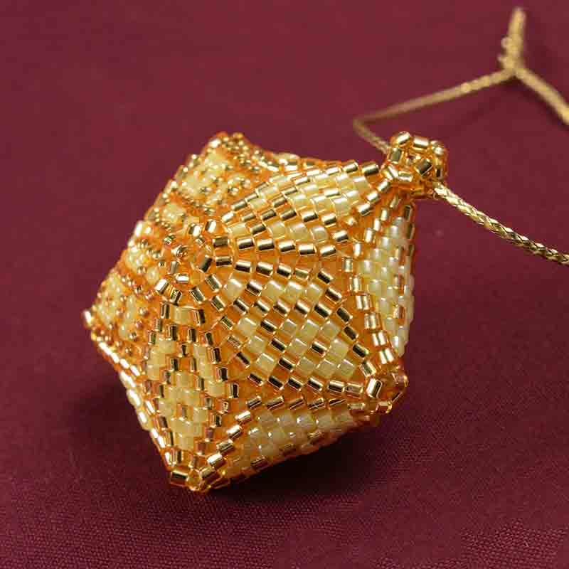 シェイプドステッチで作るクリスマスオーナメント(スター)