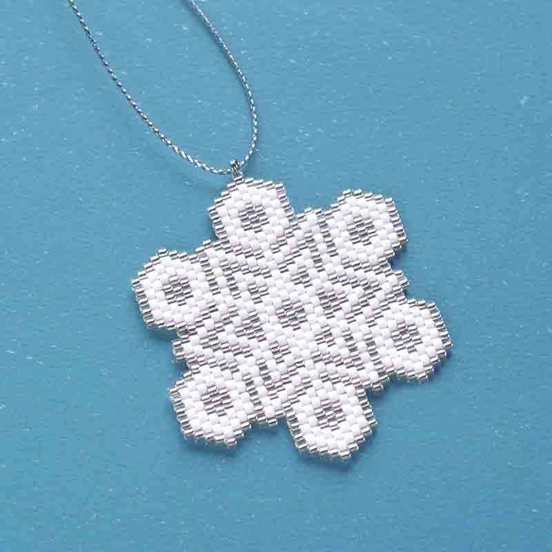シェイプドステッチで作る雪の結晶オーナメントNo.3