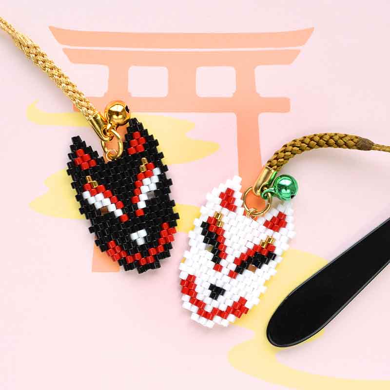 帯飾り（狐のお面）