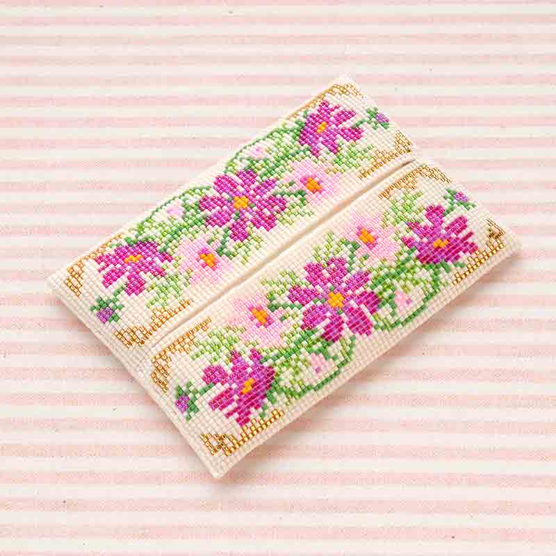 デリカビーズ織りで作るティッシュカバー(コスモス)