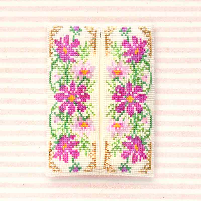 デリカビーズ織りで作るティッシュカバー(コスモス)