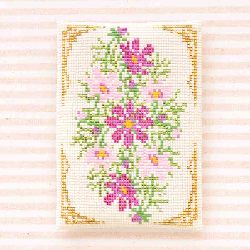 デリカビーズ織りで作るティッシュカバー(コスモス)