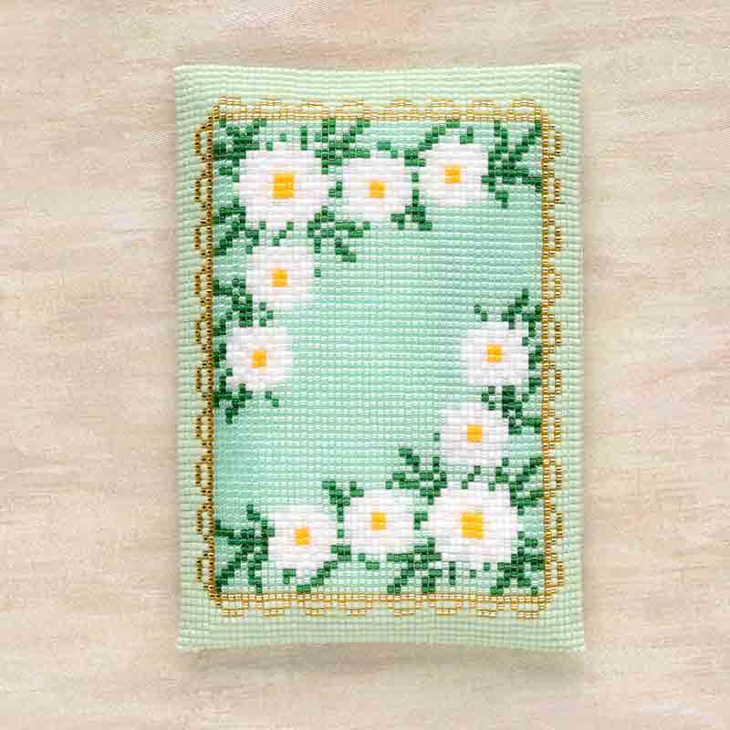 デリカビーズ織りで作るティッシュカバー(マーガレット)