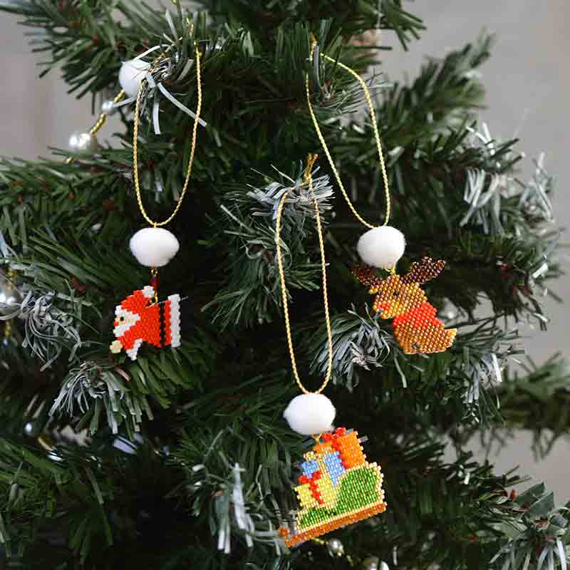 シェイプドステッチで作るクリスマスオーナメント(プレゼント)
