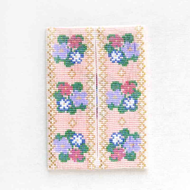 デリカビーズ織りで作るティッシュカバー(セントポーリア)