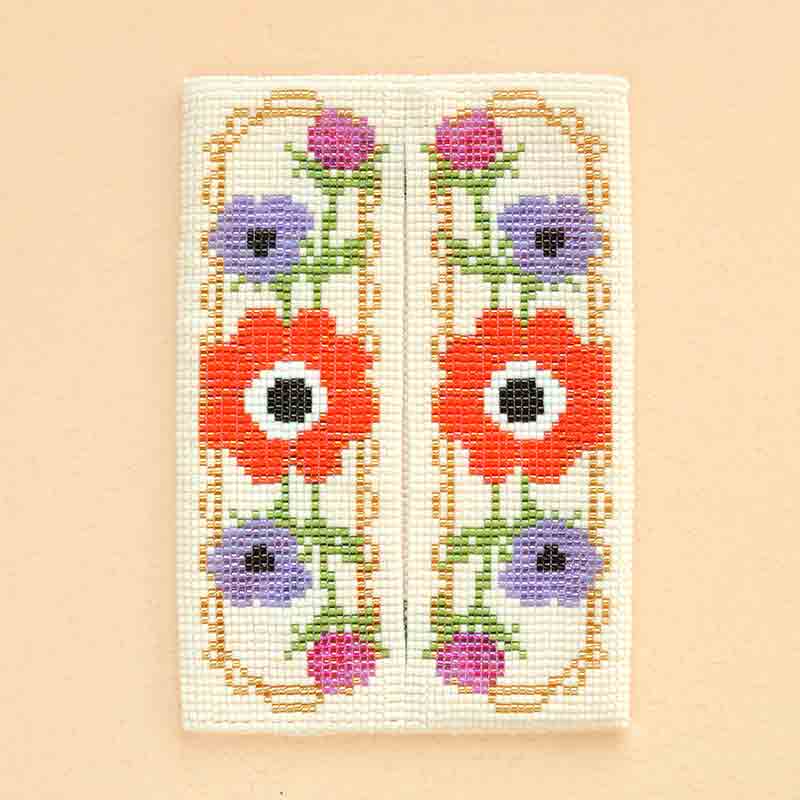 デリカビーズ織りで作るティッシュカバー(アネモネ)