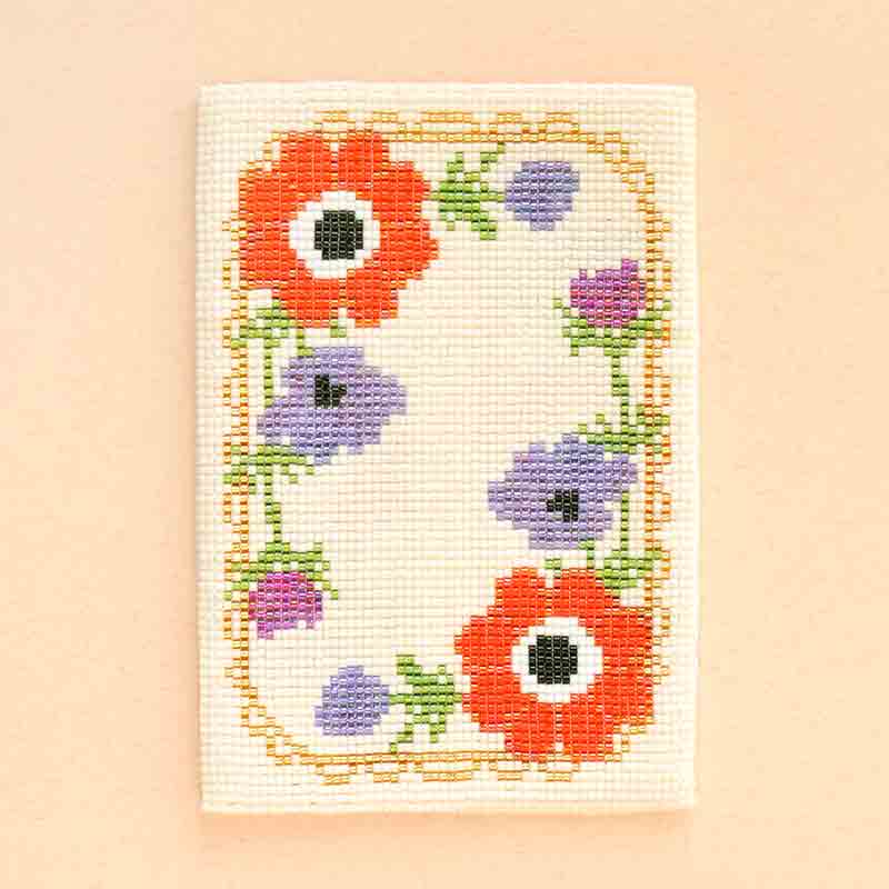 デリカビーズ織りで作るティッシュカバー(アネモネ)