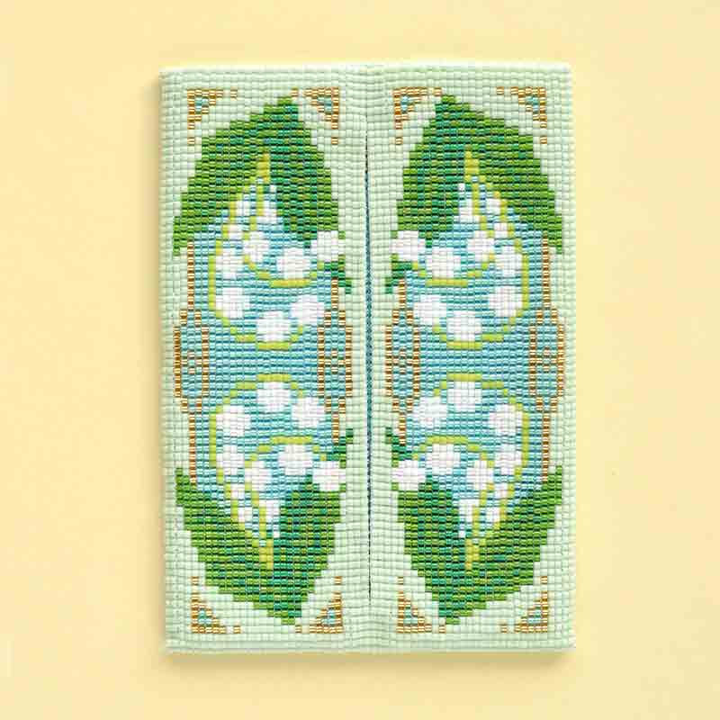 デリカビーズ織りで作るティッシュカバー(スズラン)