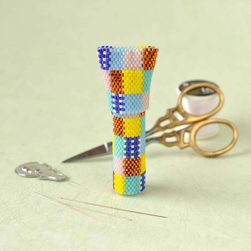 ペヨーテステッチで作るニードルケース(パッチワーク柄)