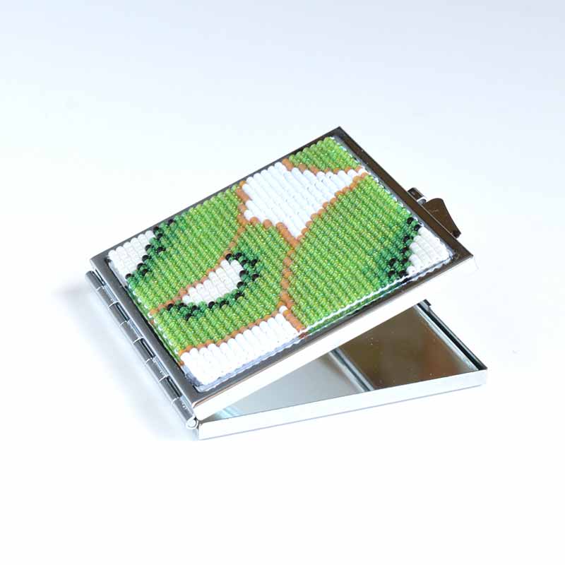 デリカビーズ織りで作る角型コンパクトミラー(キウイ)