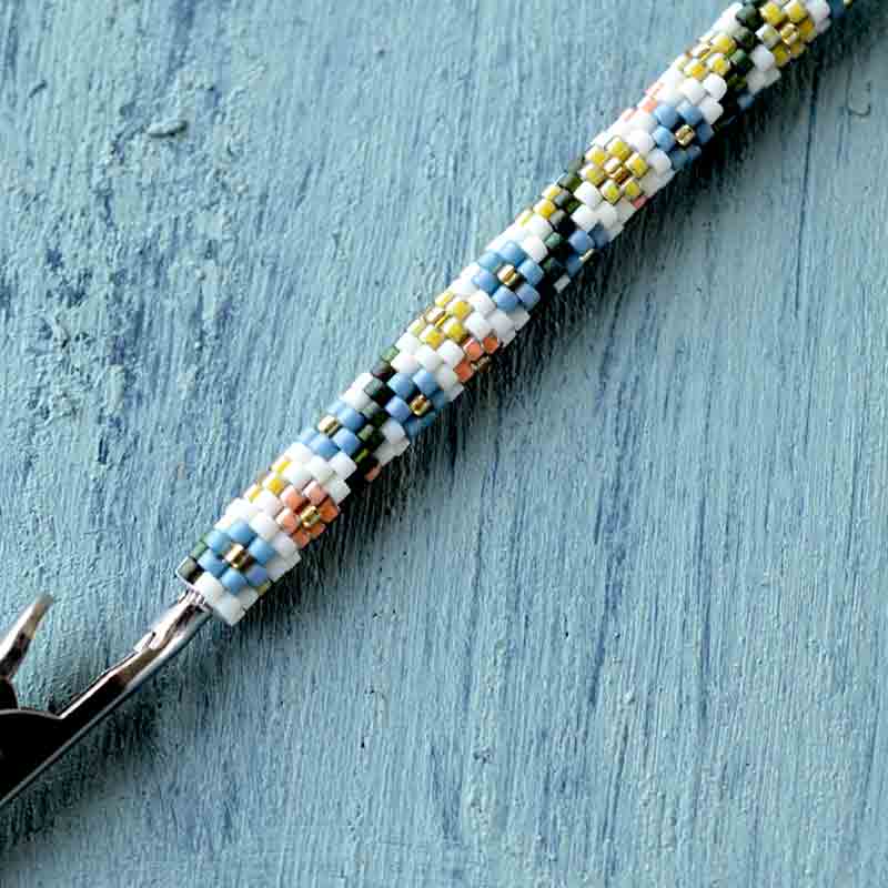 ペヨーテステッチで作るブレスレットヘルパー(フラワー)